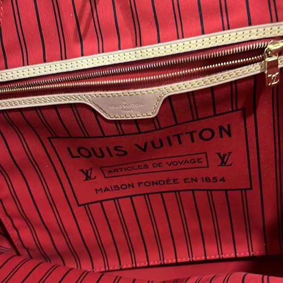 Louis Vuitton Neverfull MM - Picture 9 of 15
